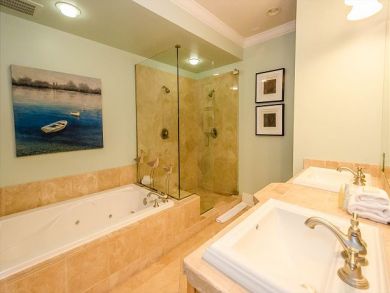 Santa Rosa Beach Vacation Condo Sleeps Ten Guests.